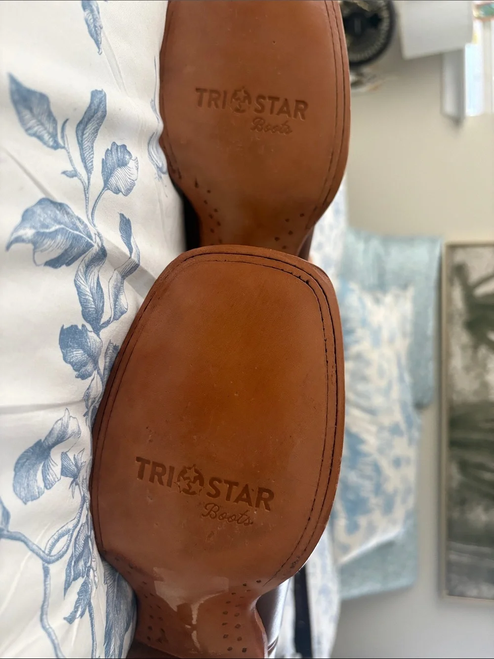 Women’s Brand New Ariat Belt & Ariat Tri Star Boots - Size 7